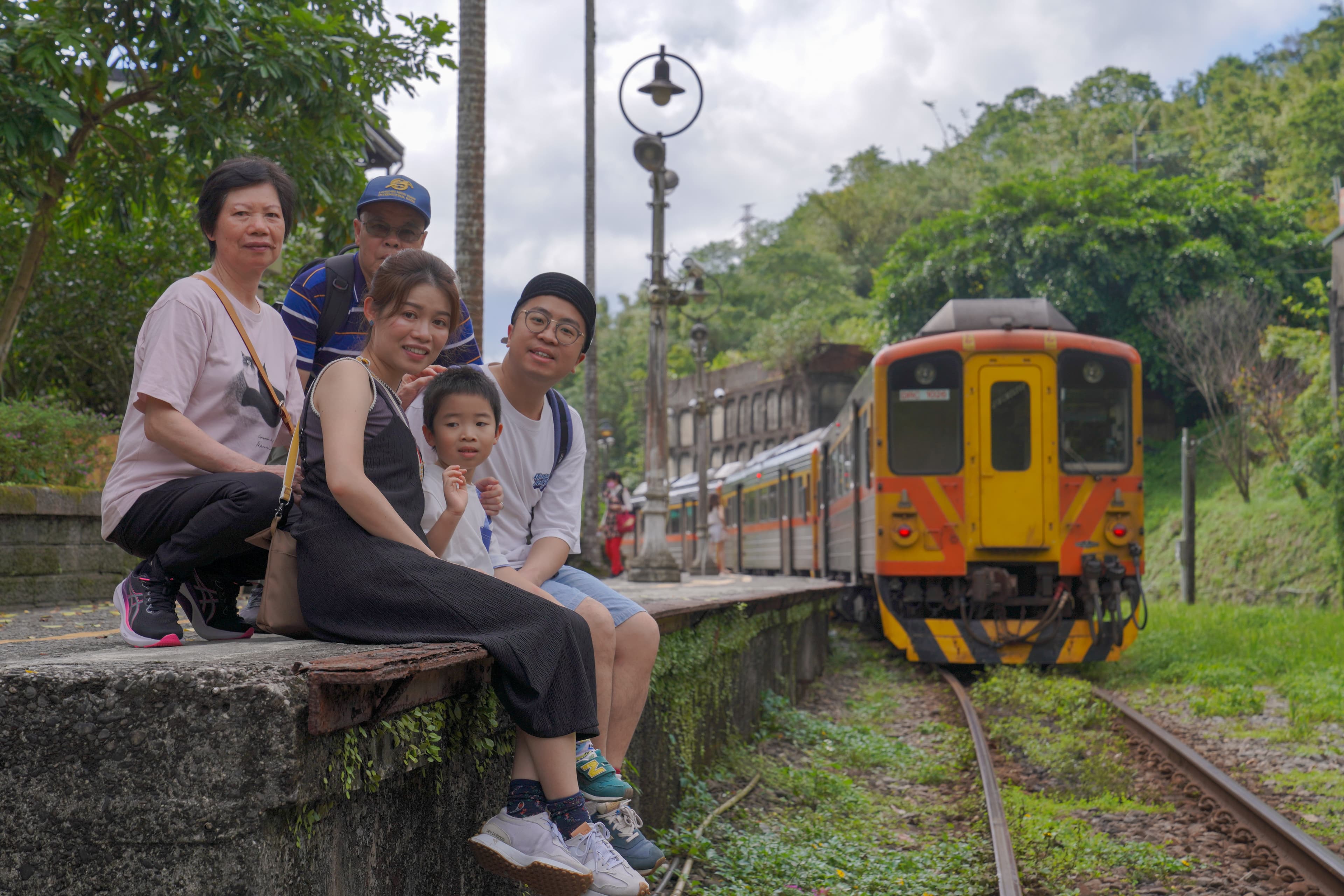 菁桐老街（放天燈、平溪線火車）