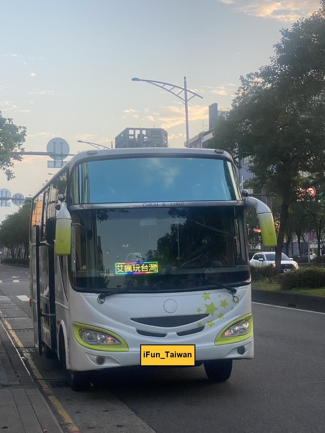 24 座中巴 23-Passenger Mini Coach